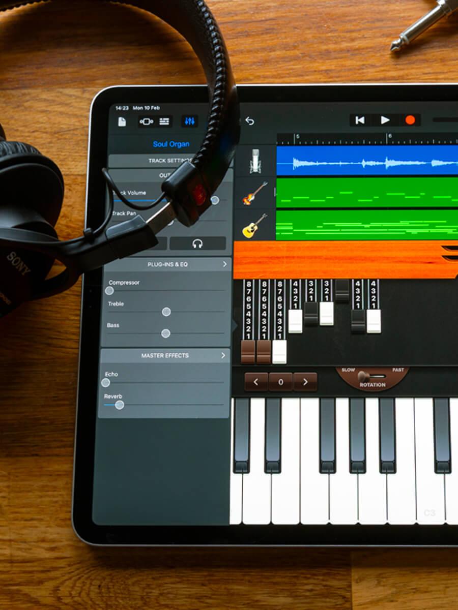 IPAD with garageband on desktop